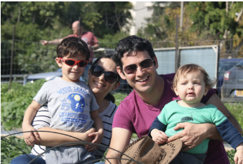 תמונת המשפחה — מור, חגי, יונתן ואריאל